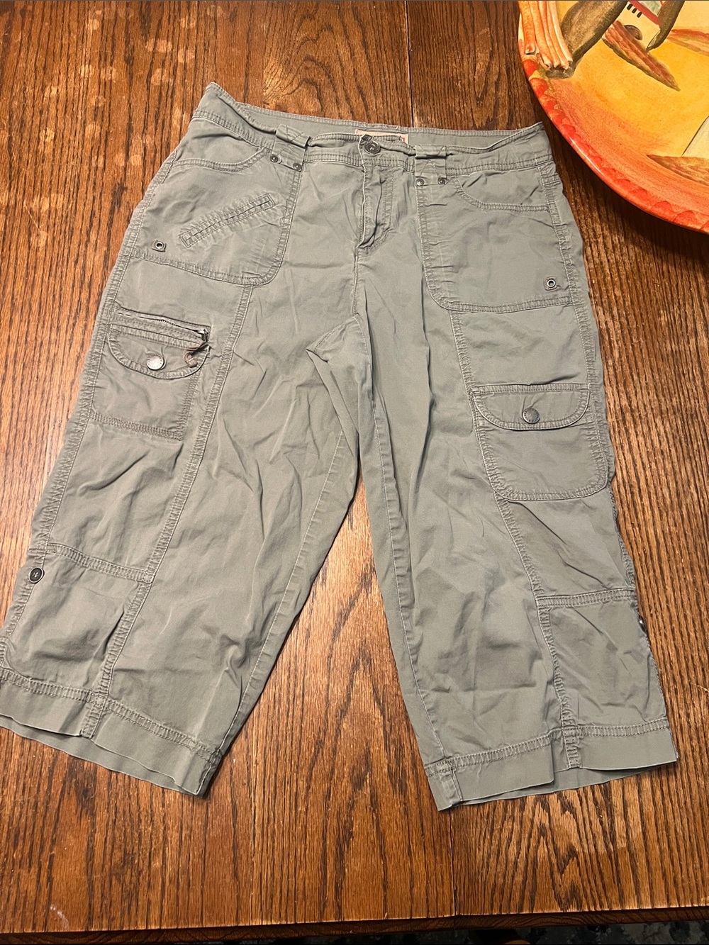 Women's Olive Cargo Capri Shorts - Utility Pocket Style